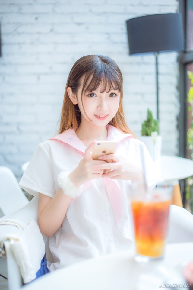 我们为什么需要美女，可能她们改变你的生活习性，让人感这个世界充满期待，虽然当你觉得期待的东西就要得到的时候，她们马上去普度众生，让其他人觉得生活充满期待。——韩寒《像少年啦飞驰》